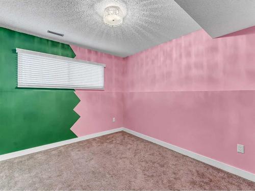 1060 Braemar Street Se, Medicine Hat, AB - Indoor Photo Showing Other Room