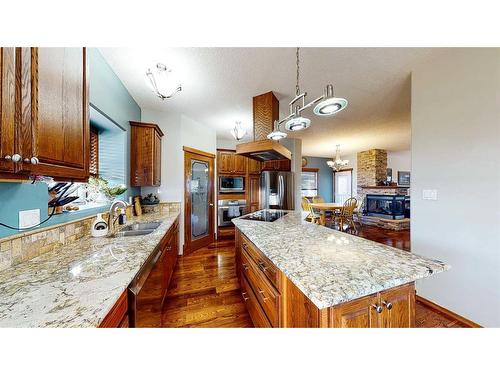 1048 Eagle Ridge Drive, Dunmore, AB - Indoor Photo Showing Kitchen With Double Sink