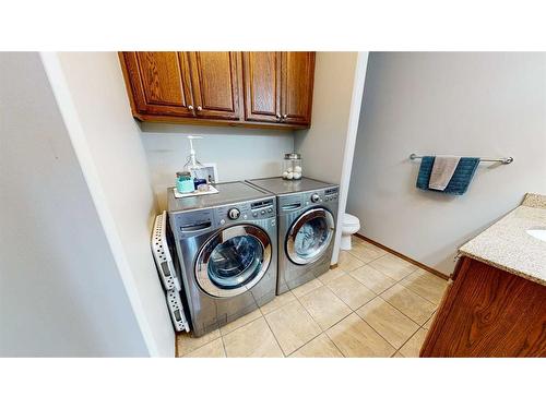 1048 Eagle Ridge Drive, Dunmore, AB - Indoor Photo Showing Laundry Room