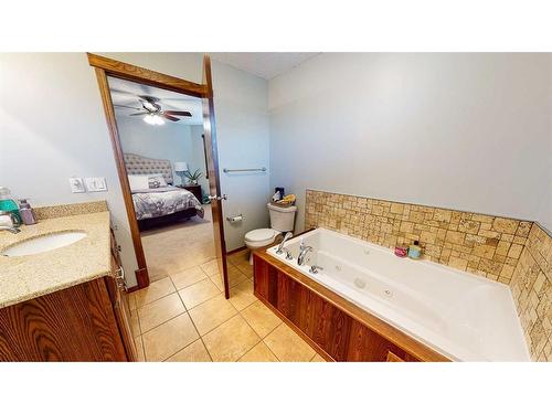 1048 Eagle Ridge Drive, Dunmore, AB - Indoor Photo Showing Bathroom