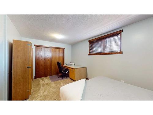 1048 Eagle Ridge Drive, Dunmore, AB - Indoor Photo Showing Bedroom