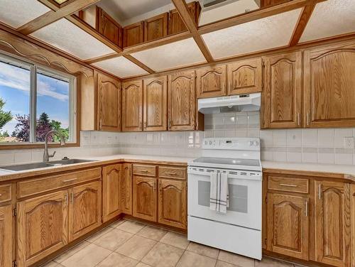 28 Cairney Crescent Se, Medicine Hat, AB - Indoor Photo Showing Kitchen With Double Sink