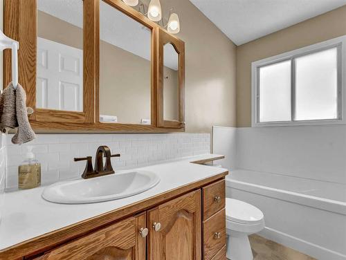 28 Cairney Crescent Se, Medicine Hat, AB - Indoor Photo Showing Bathroom