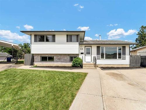 28 Cairney Crescent Se, Medicine Hat, AB - Outdoor