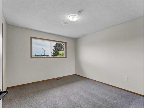 28 Cairney Crescent Se, Medicine Hat, AB - Indoor Photo Showing Other Room