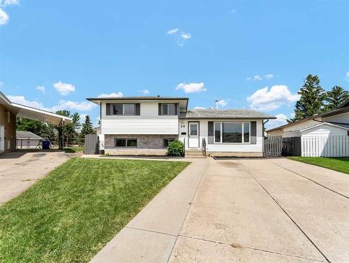 28 Cairney Crescent Se, Medicine Hat, AB - Outdoor With Facade