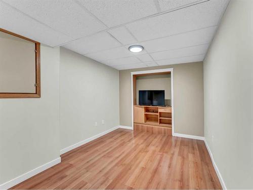 28 Cairney Crescent Se, Medicine Hat, AB - Indoor Photo Showing Other Room