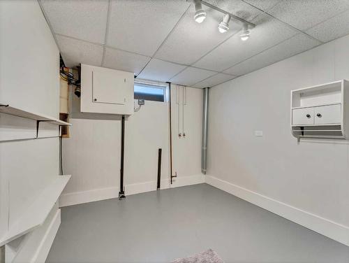 28 Cairney Crescent Se, Medicine Hat, AB - Indoor Photo Showing Other Room