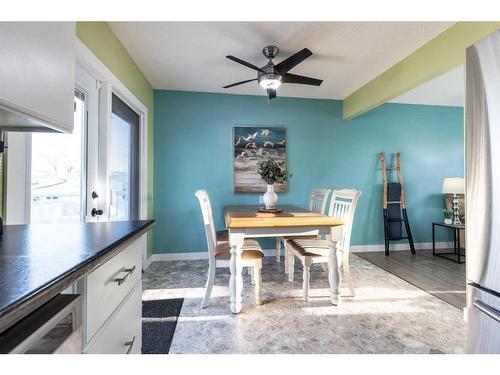 271 Seven Persons Drive Sw, Medicine Hat, AB - Indoor Photo Showing Dining Room