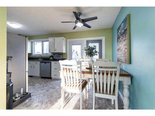 271 Seven Persons Drive Sw, Medicine Hat, AB - Indoor Photo Showing Dining Room