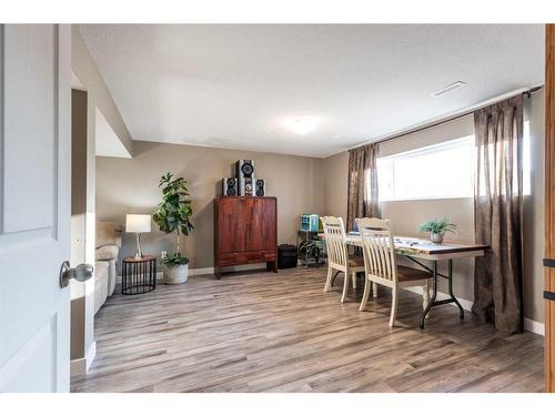 271 Seven Persons Drive Sw, Medicine Hat, AB - Indoor Photo Showing Dining Room