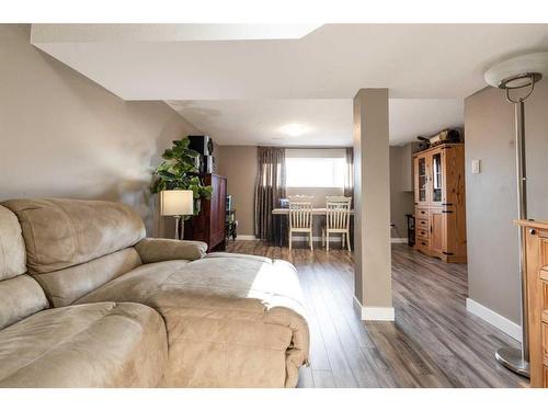 271 Seven Persons Drive Sw, Medicine Hat, AB - Indoor Photo Showing Bedroom