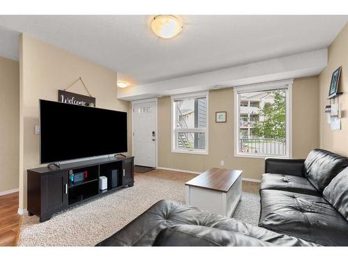 138 Southlands Pointe Se, Medicine Hat, AB - Indoor Photo Showing Living Room