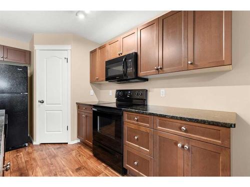 138 Southlands Pointe Se, Medicine Hat, AB - Indoor Photo Showing Kitchen