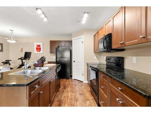 138 Southlands Pointe Se, Medicine Hat, AB - Indoor Photo Showing Kitchen With Double Sink