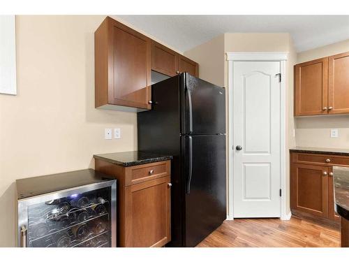 138 Southlands Pointe Se, Medicine Hat, AB - Indoor Photo Showing Kitchen