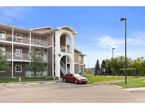 138 Southlands Pointe Se, Medicine Hat, AB - Outdoor With Facade