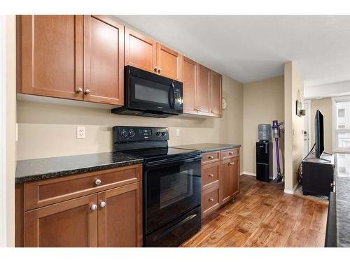 138 Southlands Pointe Se, Medicine Hat, AB - Indoor Photo Showing Kitchen