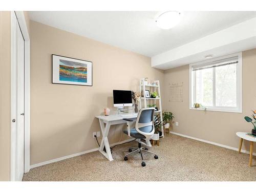 138 Southlands Pointe Se, Medicine Hat, AB - Indoor Photo Showing Office