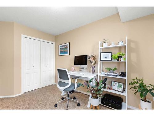 138 Southlands Pointe Se, Medicine Hat, AB - Indoor Photo Showing Office