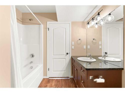 138 Southlands Pointe Se, Medicine Hat, AB - Indoor Photo Showing Bathroom