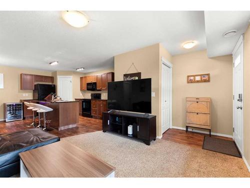 138 Southlands Pointe Se, Medicine Hat, AB - Indoor Photo Showing Living Room