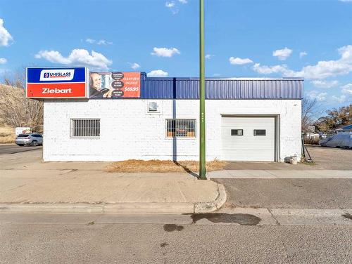 1137 & 1139 Kingsway Avenue Se, Medicine Hat, AB 