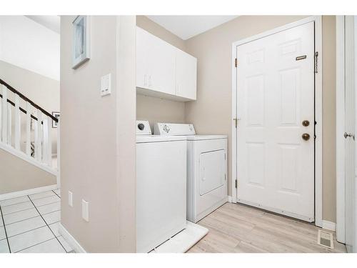 107 Sunset Road Sw, Medicine Hat, AB - Indoor Photo Showing Bathroom