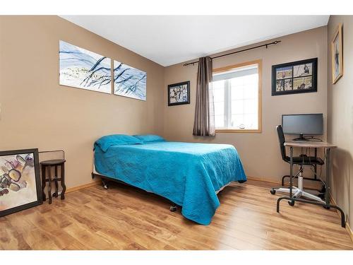 107 Sunset Road Sw, Medicine Hat, AB - Indoor Photo Showing Bedroom