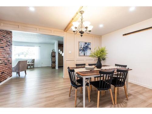 262 Mitchell Crescent Nw, Medicine Hat, AB - Indoor Photo Showing Dining Room