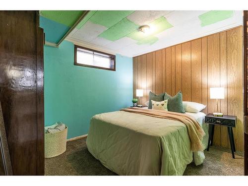 262 Mitchell Crescent Nw, Medicine Hat, AB - Indoor Photo Showing Bedroom