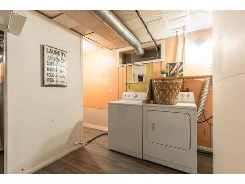 262 Mitchell Crescent Nw, Medicine Hat, AB - Indoor Photo Showing Laundry Room