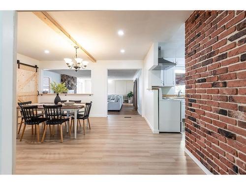 262 Mitchell Crescent Nw, Medicine Hat, AB - Indoor Photo Showing Dining Room