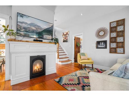 520A 2 Avenue Se, Medicine Hat, AB - Indoor Photo Showing Living Room With Fireplace