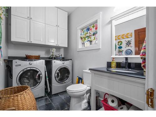 520A 2 Avenue Se, Medicine Hat, AB - Indoor Photo Showing Laundry Room