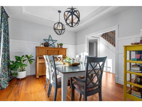 520A 2 Avenue Se, Medicine Hat, AB - Indoor Photo Showing Dining Room