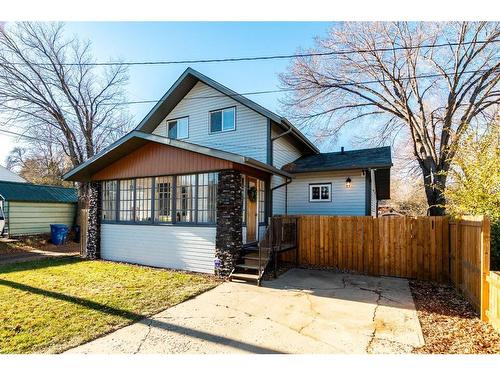 520A 2 Avenue Se, Medicine Hat, AB - Outdoor