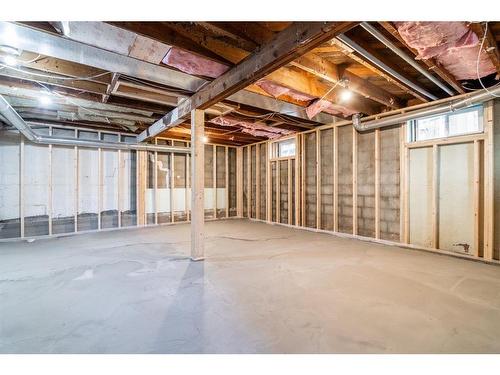 520A 2 Avenue Se, Medicine Hat, AB - Indoor Photo Showing Basement