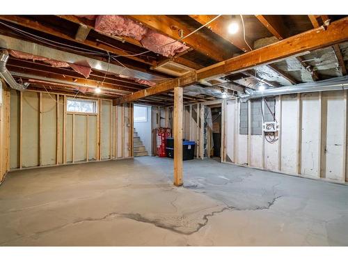 520A 2 Avenue Se, Medicine Hat, AB - Indoor Photo Showing Basement