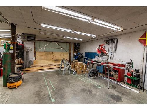 520A 2 Avenue Se, Medicine Hat, AB - Indoor Photo Showing Garage