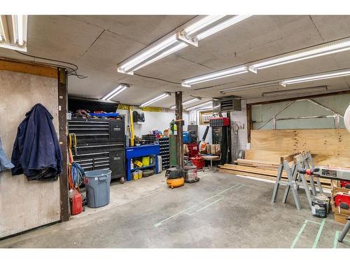 520A 2 Avenue Se, Medicine Hat, AB - Indoor Photo Showing Garage