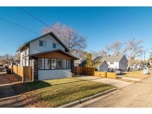 520A 2 Avenue Se, Medicine Hat, AB - Outdoor