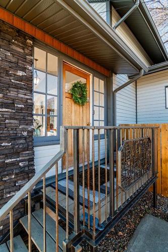 520A 2 Avenue Se, Medicine Hat, AB - Outdoor With Deck Patio Veranda With Exterior