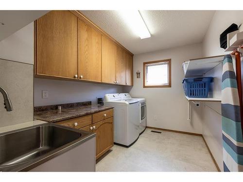 23 Taylor Close Se, Medicine Hat, AB - Indoor Photo Showing Laundry Room