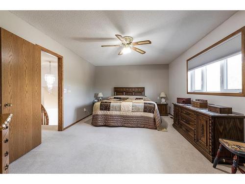 23 Taylor Close Se, Medicine Hat, AB - Indoor Photo Showing Bedroom