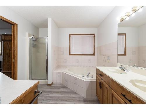 23 Taylor Close Se, Medicine Hat, AB - Indoor Photo Showing Bathroom