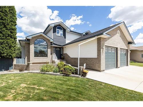 23 Taylor Close Se, Medicine Hat, AB - Outdoor With Facade