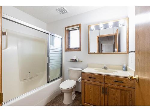 23 Taylor Close Se, Medicine Hat, AB - Indoor Photo Showing Bathroom