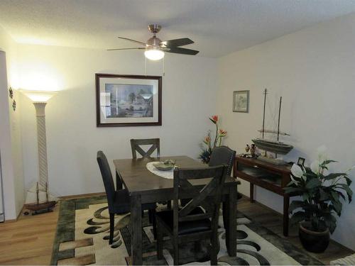 128-1480 Southview Drive Se, Medicine Hat, AB - Indoor Photo Showing Dining Room