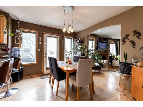 68 Vista Avenue Se, Medicine Hat, AB - Indoor Photo Showing Dining Room